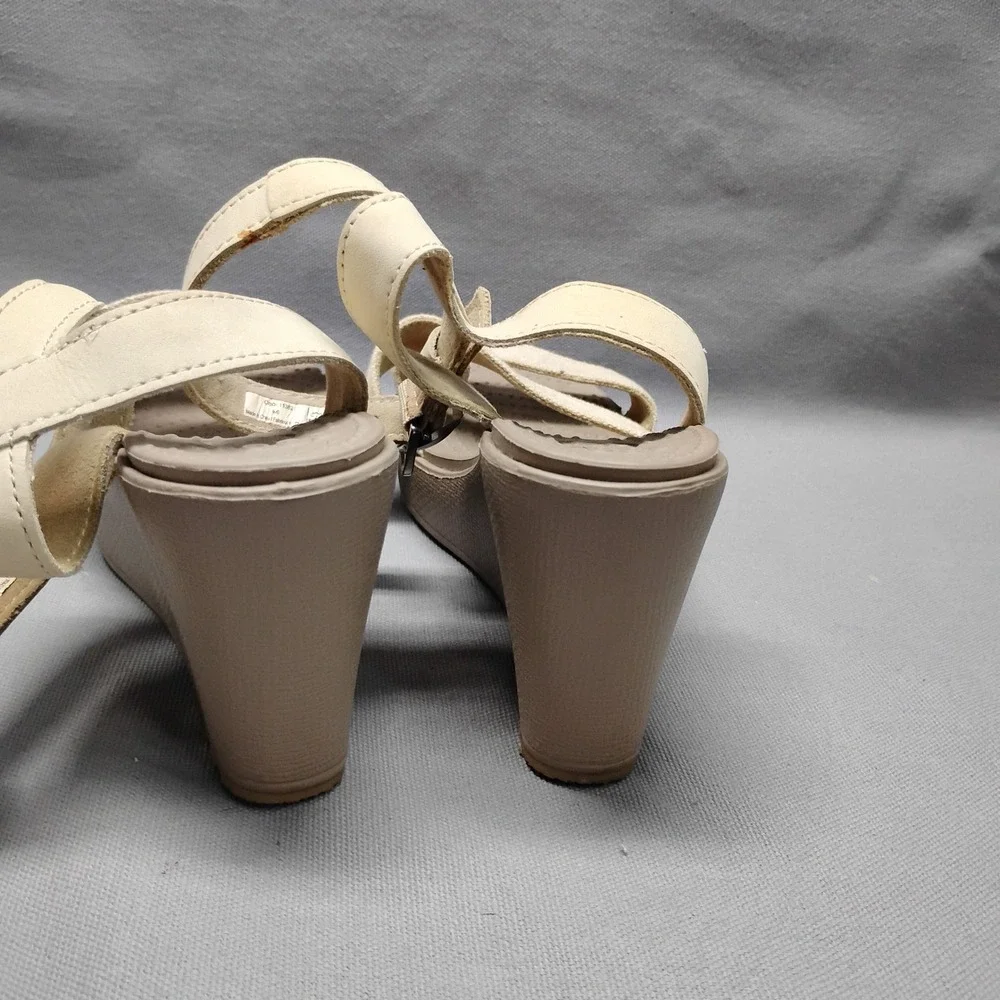 Crocs Leigh Sandal Womens Size 6 Beige Canvas Ankle Strap Wedge Heels 11382